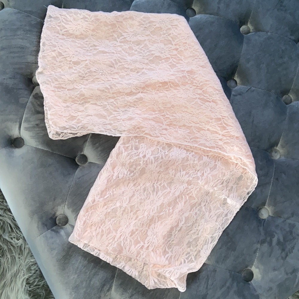 Rounded pink lace scarf
